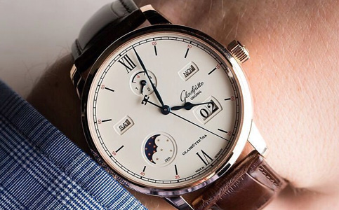 格拉蘇蒂維修服務(wù)(格拉蘇蒂手表進(jìn)水的處理方法)