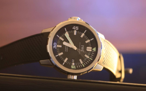 萬國手表維修點售后服務(wù)中心電話（怎么知道萬國手表偷停了）